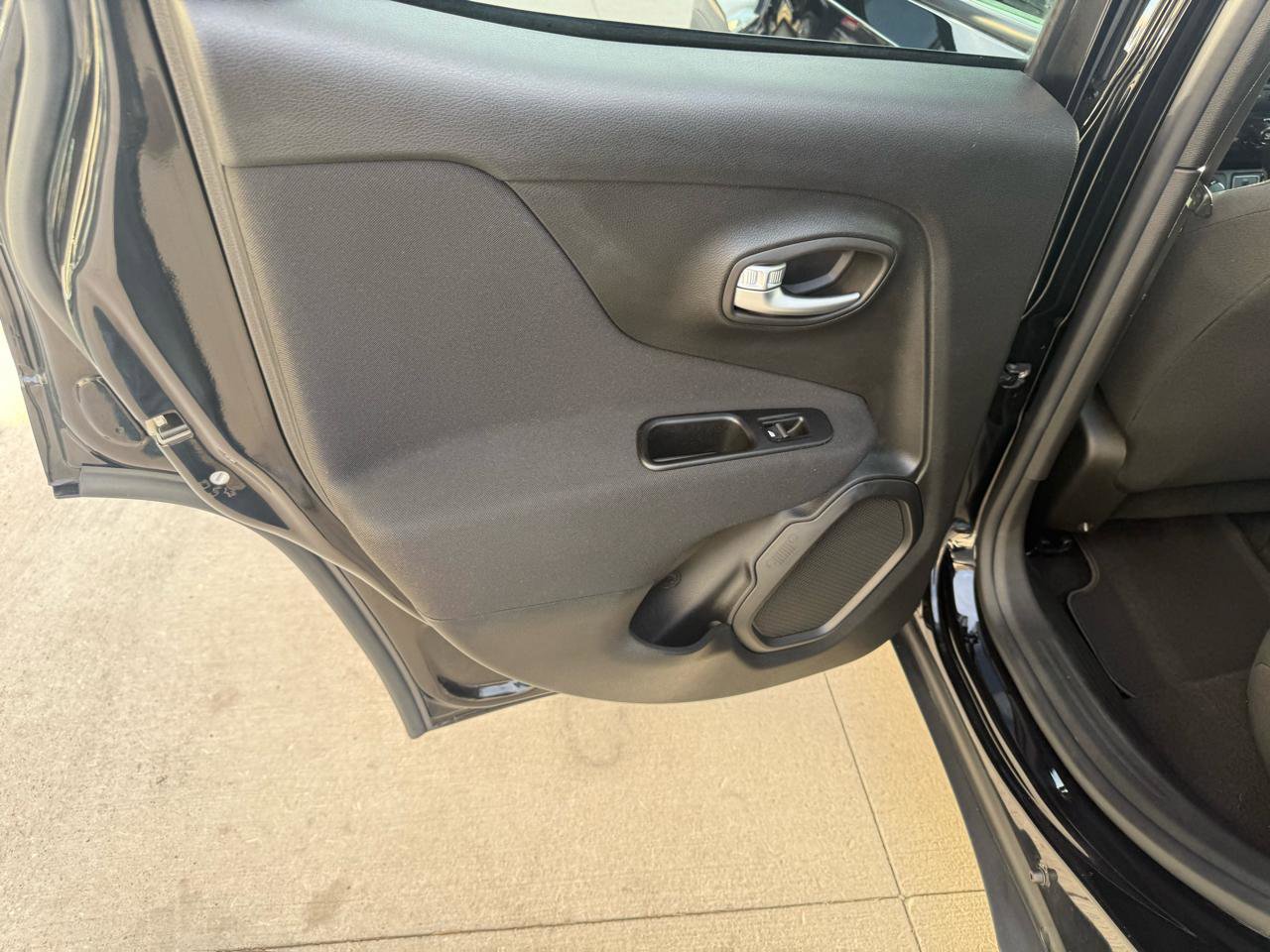 Used 2020 Jeep Renegade Latitude image 14