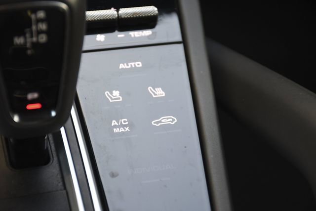 Used 2022 Porsche Cayenne Platinum Edition image 16