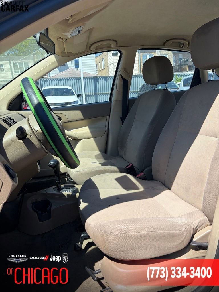 Used 2006 Ford Focus ZX4 Sedan FWD image 2