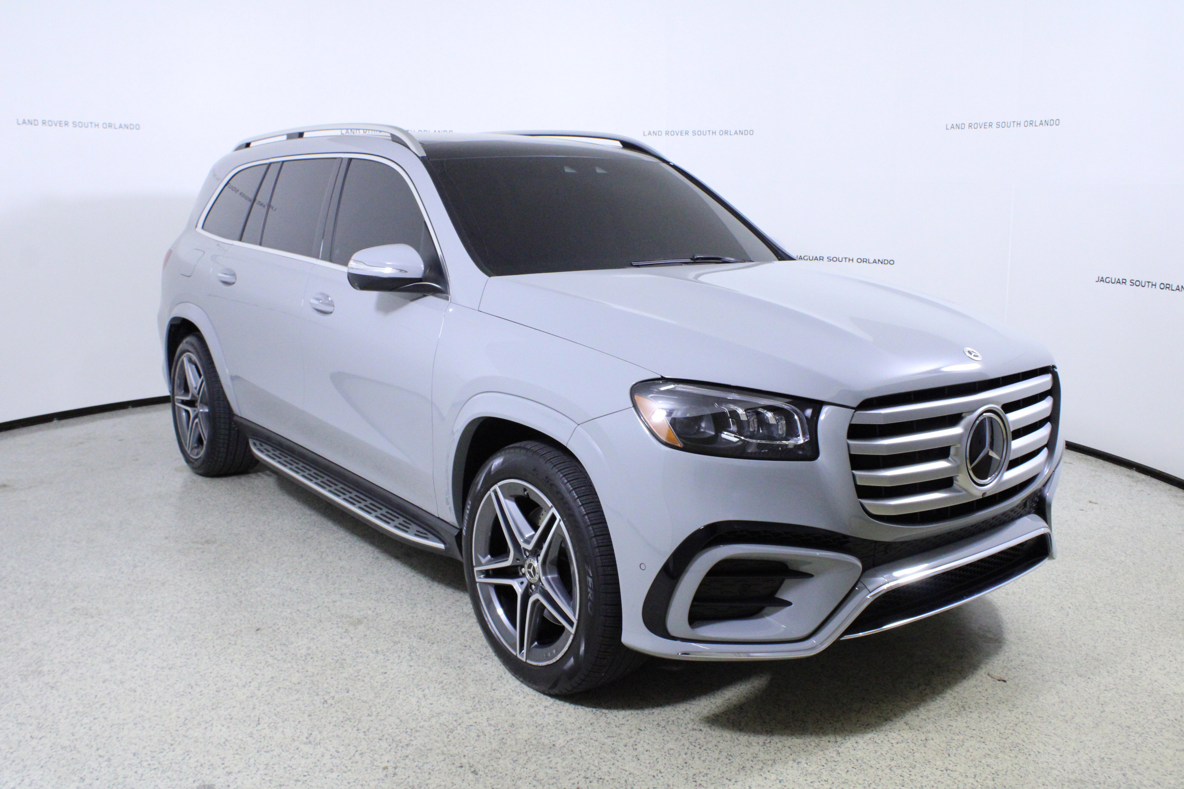 Used 2024 Mercedes-Benz GLS 450 4MATIC image 3