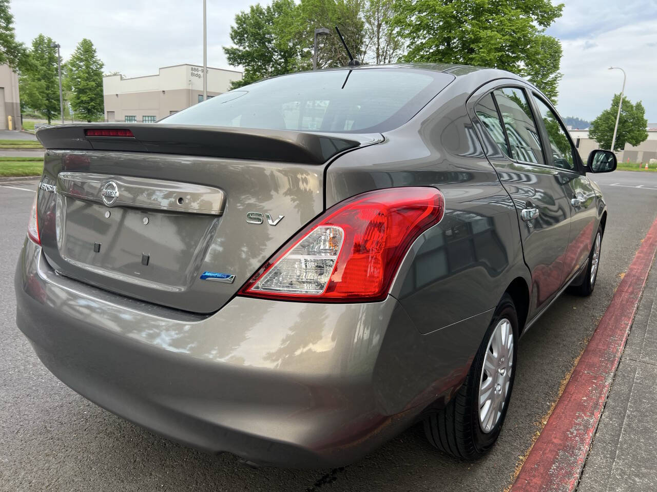 Used 2013 Nissan Versa SV w/ Convenience Pkg FWD image 3