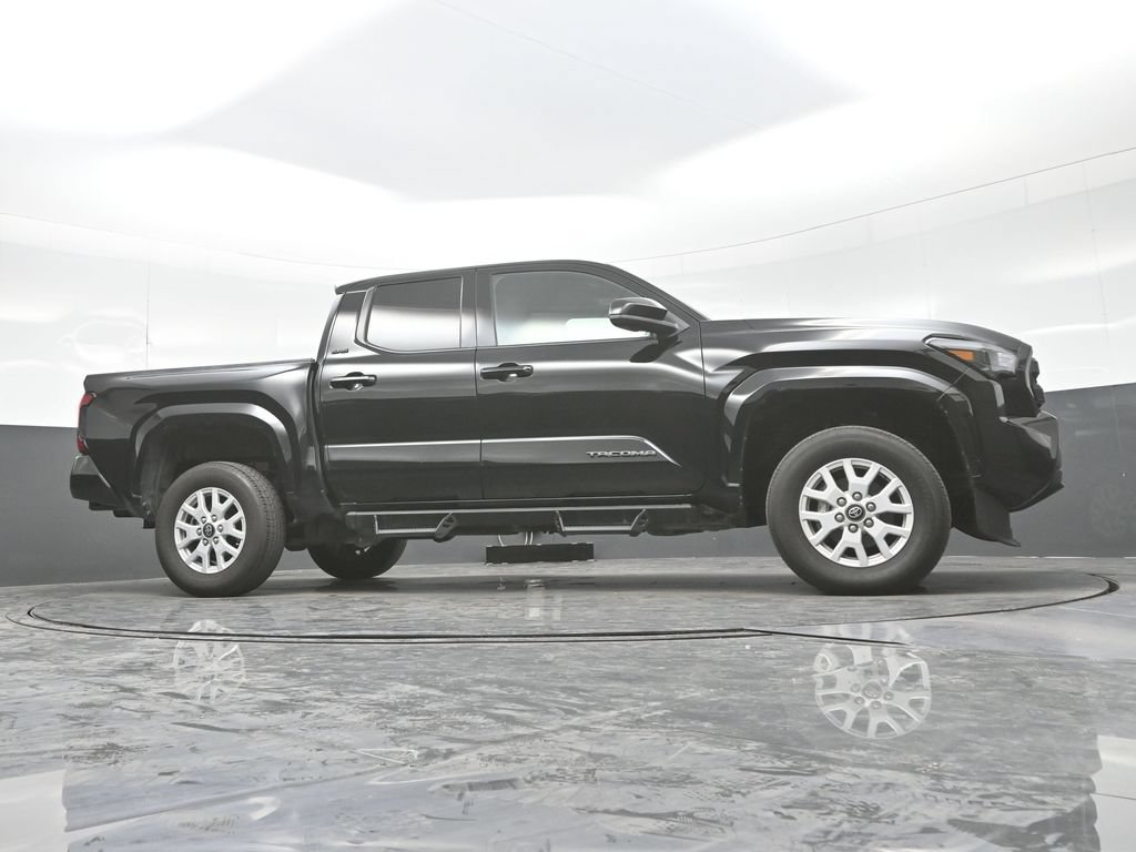 Used 2025 Toyota Tacoma SR5 AWD/4WD image 24