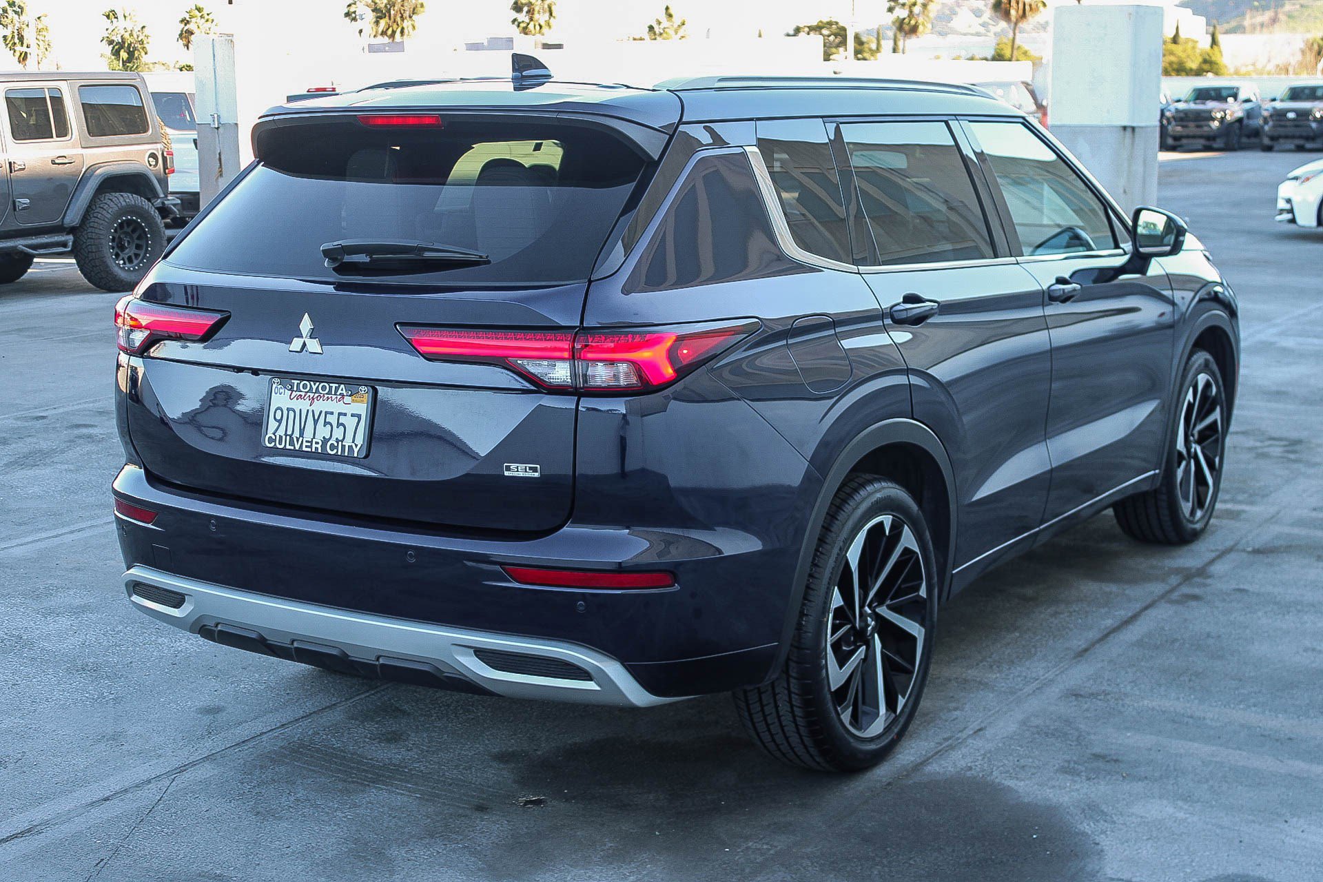 Used 2022 Mitsubishi Outlander SEL image 9