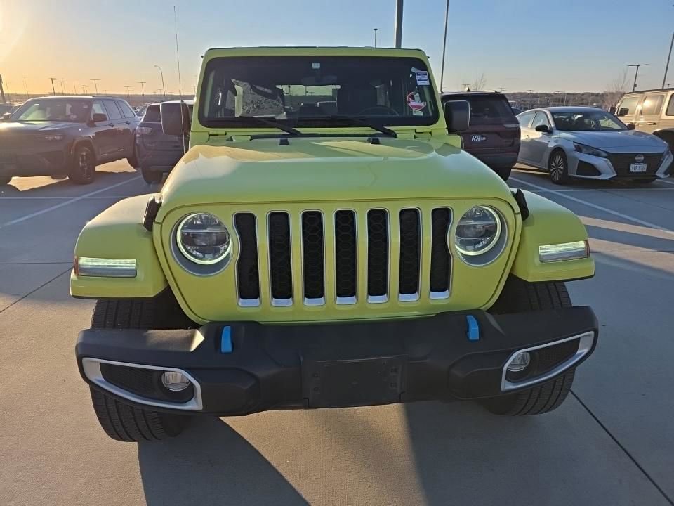 Used 2022 Jeep Wrangler Unlimited Sahara w/ Cold Weather Group image 9