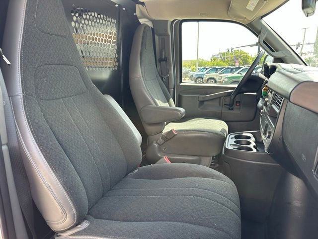 Used 2024 GMC Savana 2500 w/ Driver Convenience Package image 11