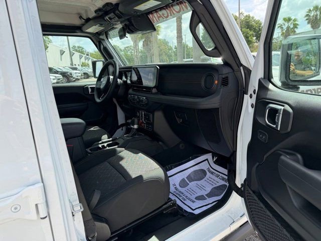 Used 2025 Jeep Gladiator Mojave w/ Convenience Group image 29