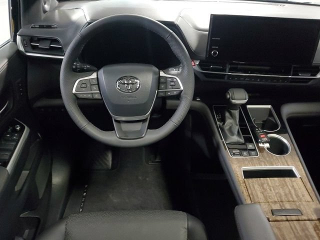 Used 2026 Toyota Sienna Platinum AWD/4WD image 16