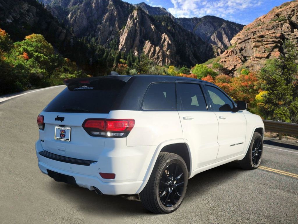 Used 2021 Jeep Grand Cherokee Laredo X image 3
