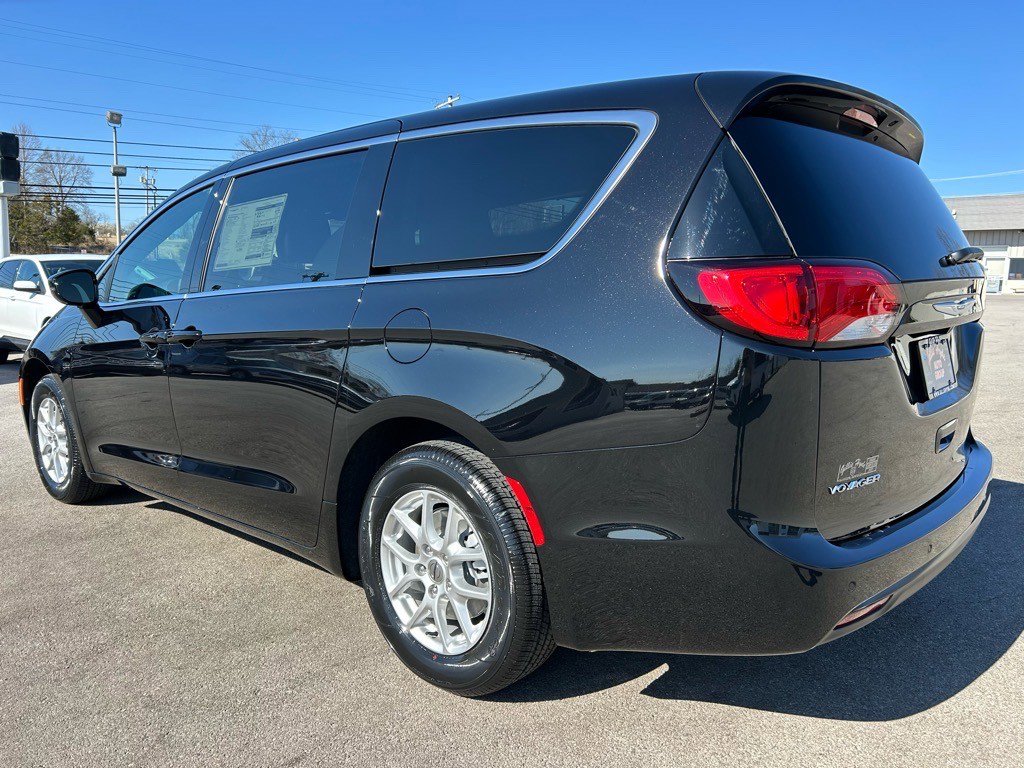 New 2025 Chrysler Voyager LX image 9
