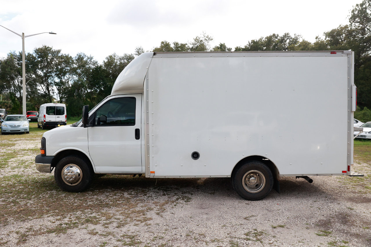 Used 2004 Chevrolet Express 3500 image 3
