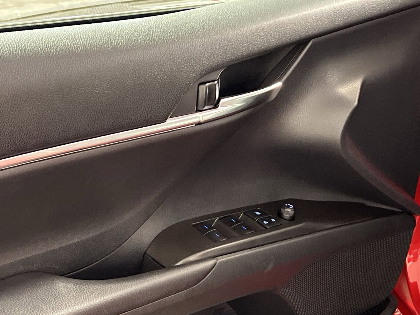 Used 2022 Toyota Camry SE w/ Cold Weather Package image 15