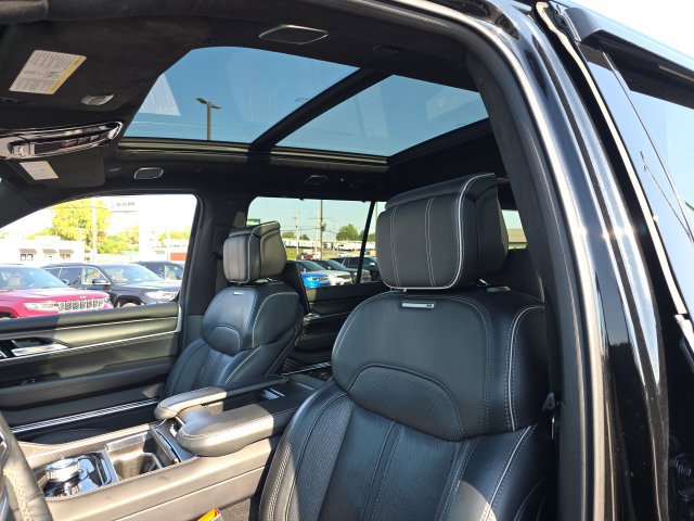 Used 2025 Jeep Grand Wagoneer Series II Obsidian w/ Quick Order Packagew 28T AWD/4WD image 12