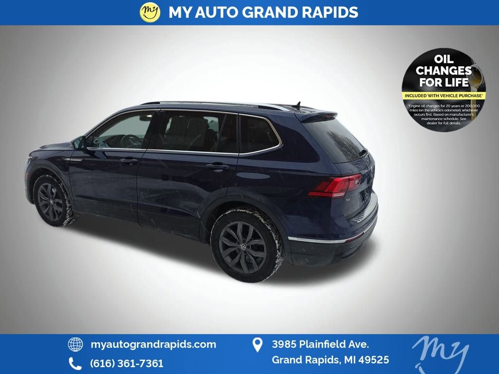 Used 2023 Volkswagen Tiguan SE w/ Panoramic Sunroof Package image 5