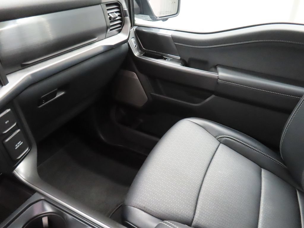 Used 2025 Ford F150 Lariat AWD/4WD image 32