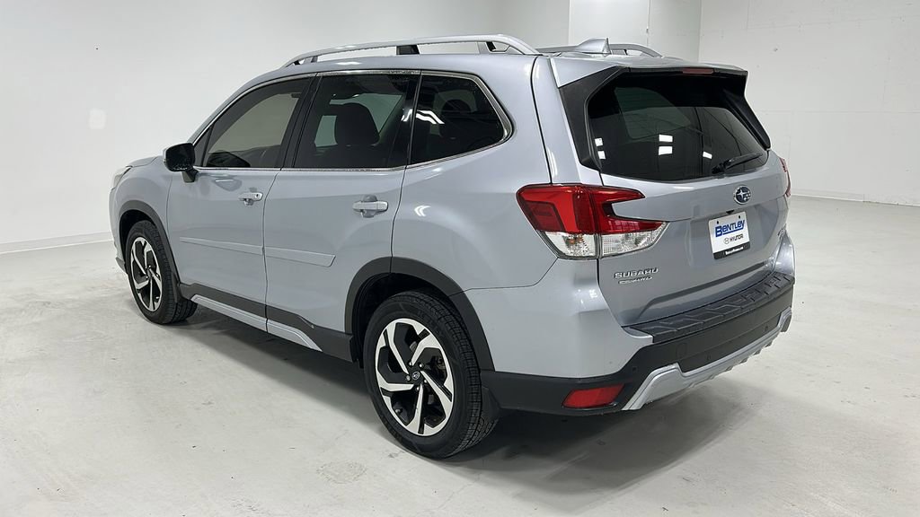 Used 2022 Subaru Forester Touring image 3