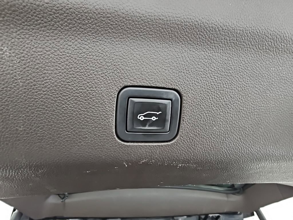 Used 2021 GMC Yukon Denali w/ Denali Premium Package image 42