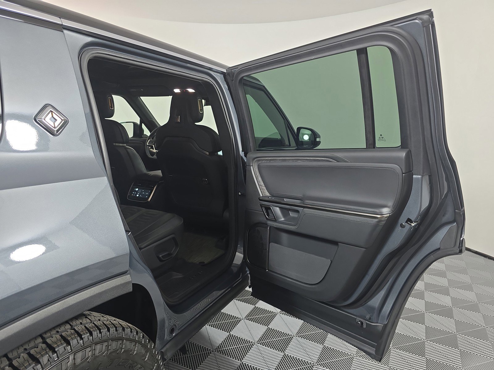 Used 2022 Rivian R1S Launch Edition AWD/4WD image 19