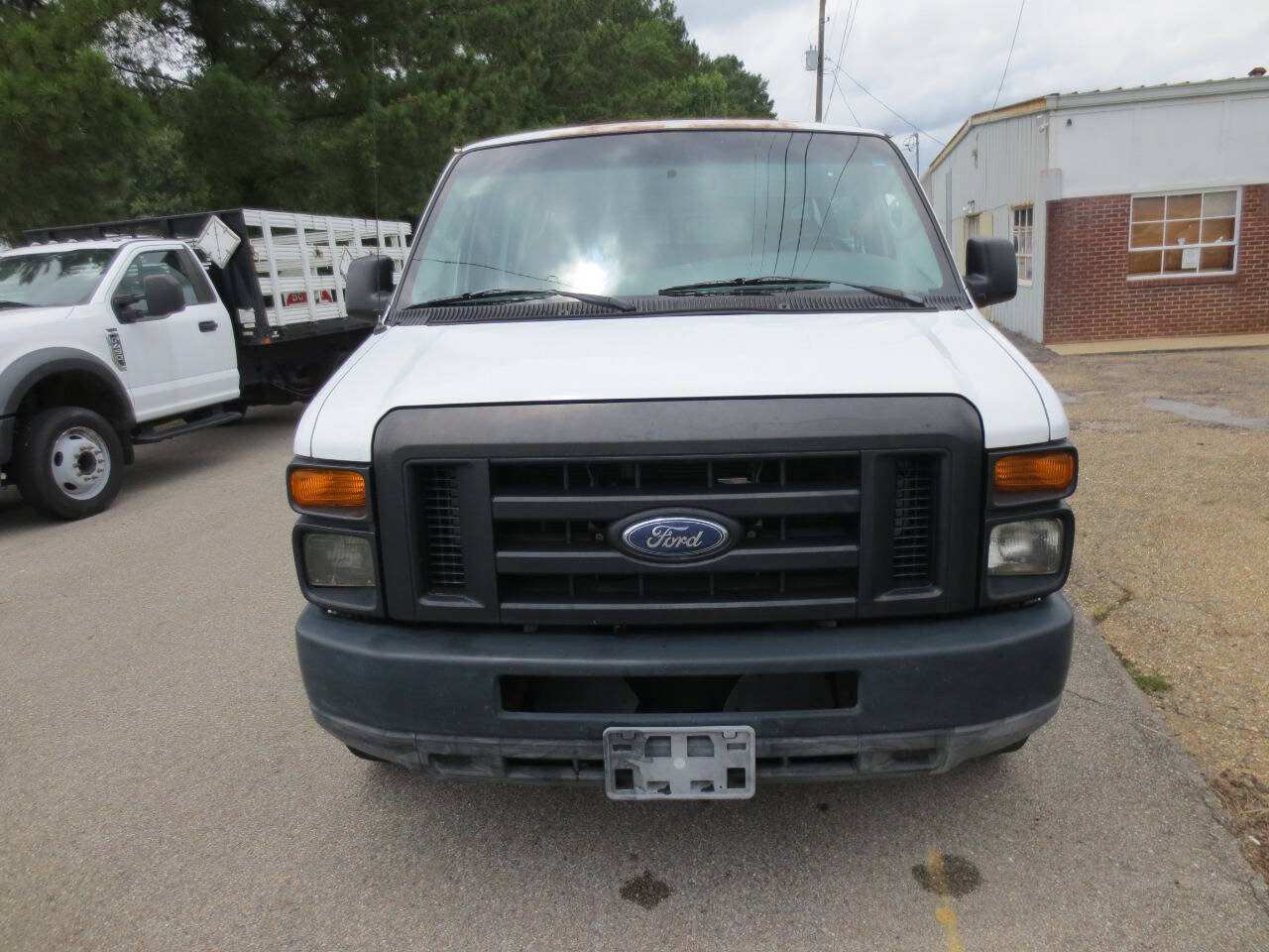 Used 2008 Ford E-350 and Econoline 350 XL RWD image 2