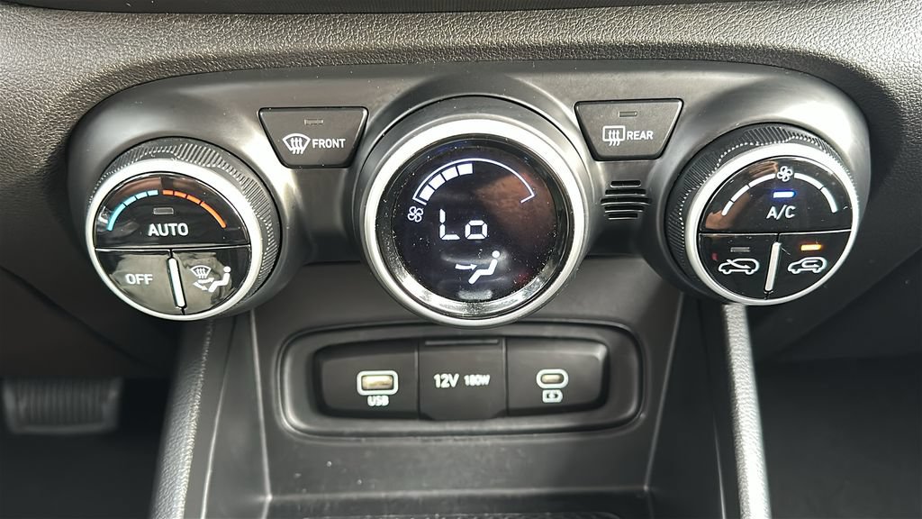 Used 2025 Hyundai Venue SEL FWD image 26