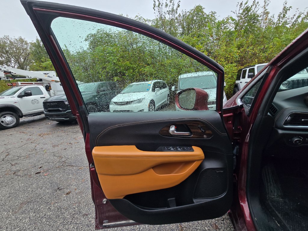 Used 2021 Chrysler Pacifica Pinnacle AWD/4WD image 28