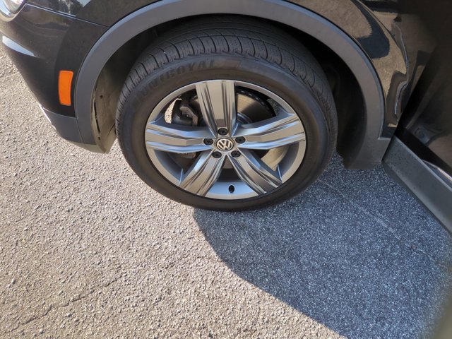 Used 2020 Volkswagen Tiguan SEL w/ Tiguan Three-Row MDO Package image 26