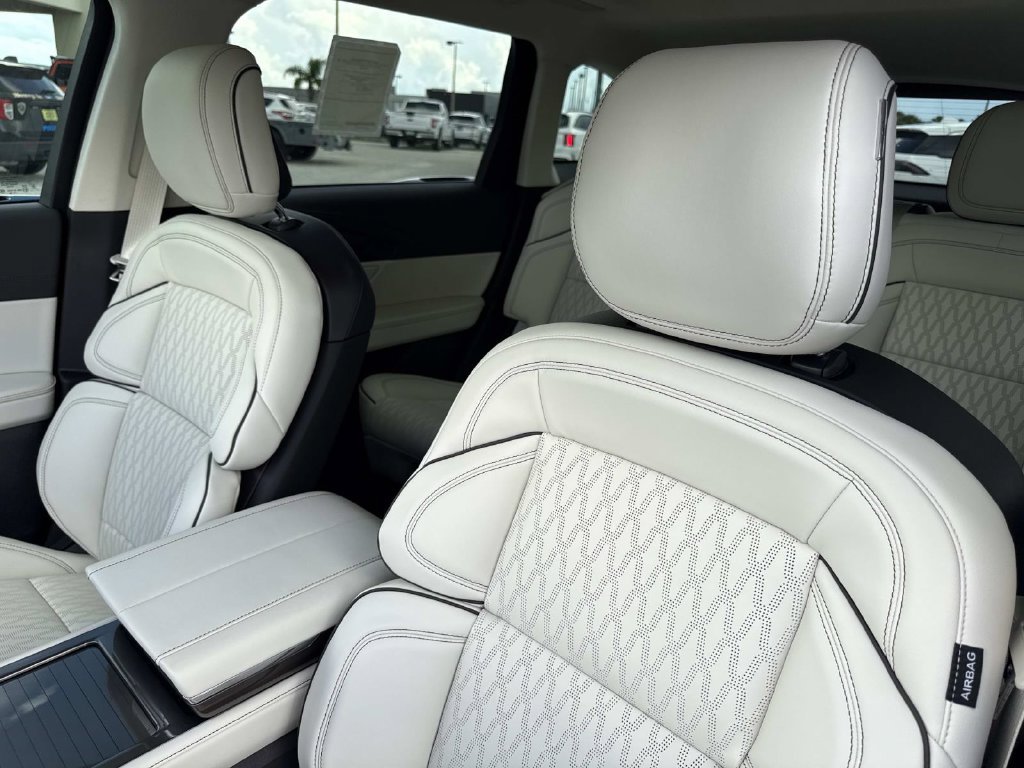 New 2026 Lincoln Nautilus Black Label AWD/4WD image 21