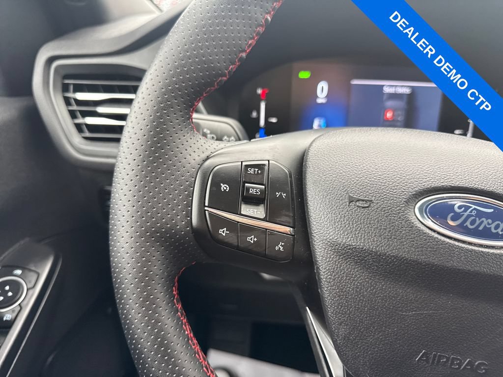 Used 2025 Ford Escape ST-Line Select AWD/4WD image 32