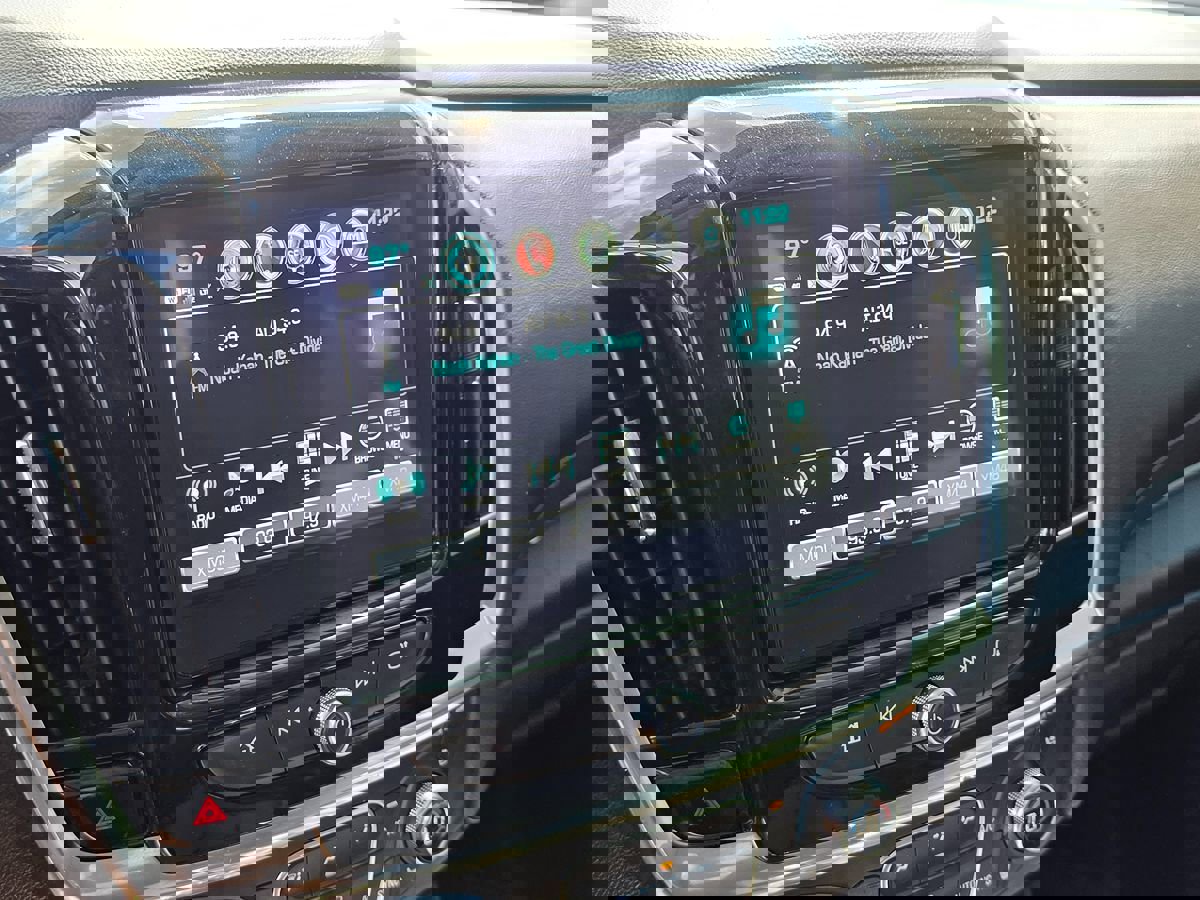 Used 2018 Chevrolet Traverse Premier image 32