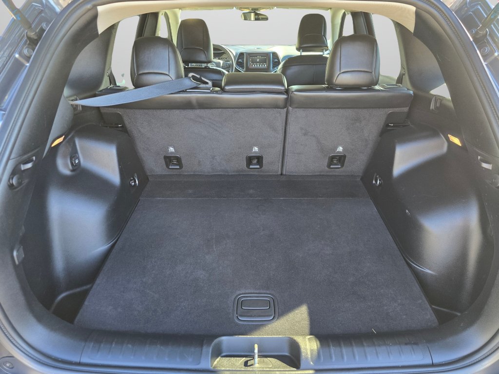 Used 2020 Jeep Cherokee Latitude Plus AWD/4WD image 18