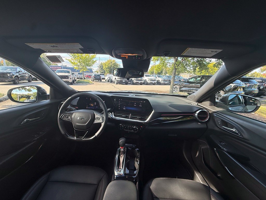 Used 2025 Chevrolet Trax RS w/ Driver Confidence Package FWD image 26