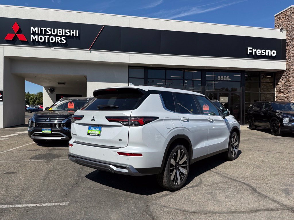 New 2026 Mitsubishi Outlander SE FWD image 8