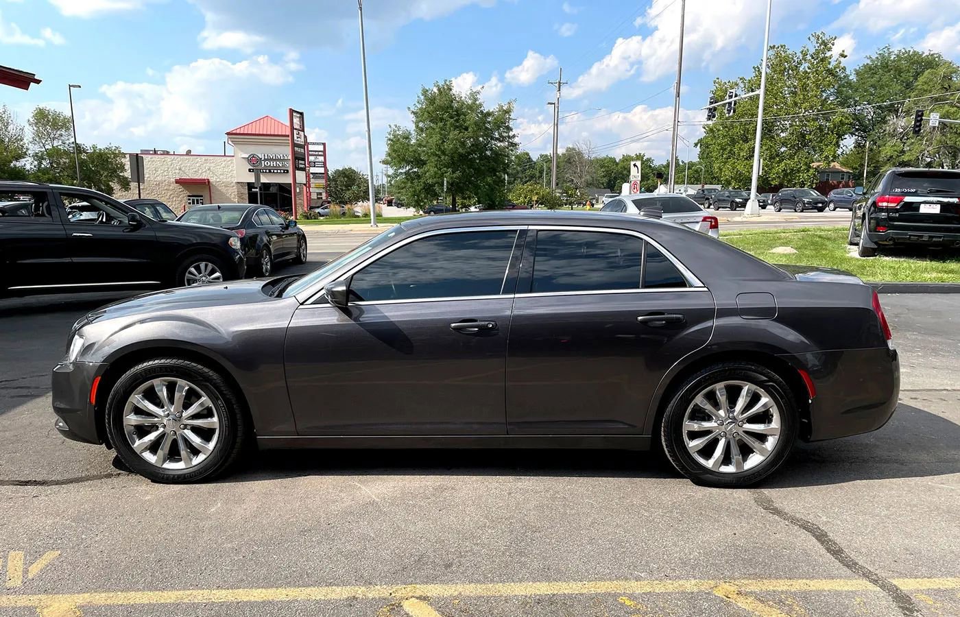 Used 2017 Chrysler 300 Limited image 3