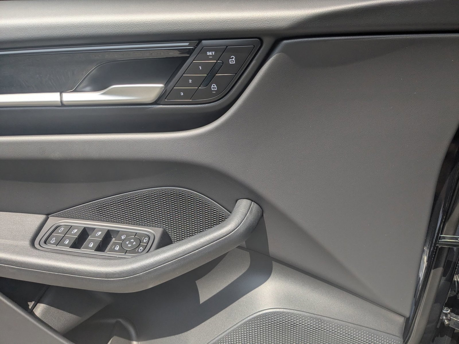 New 2025 Porsche Macan 4 Electric image 13