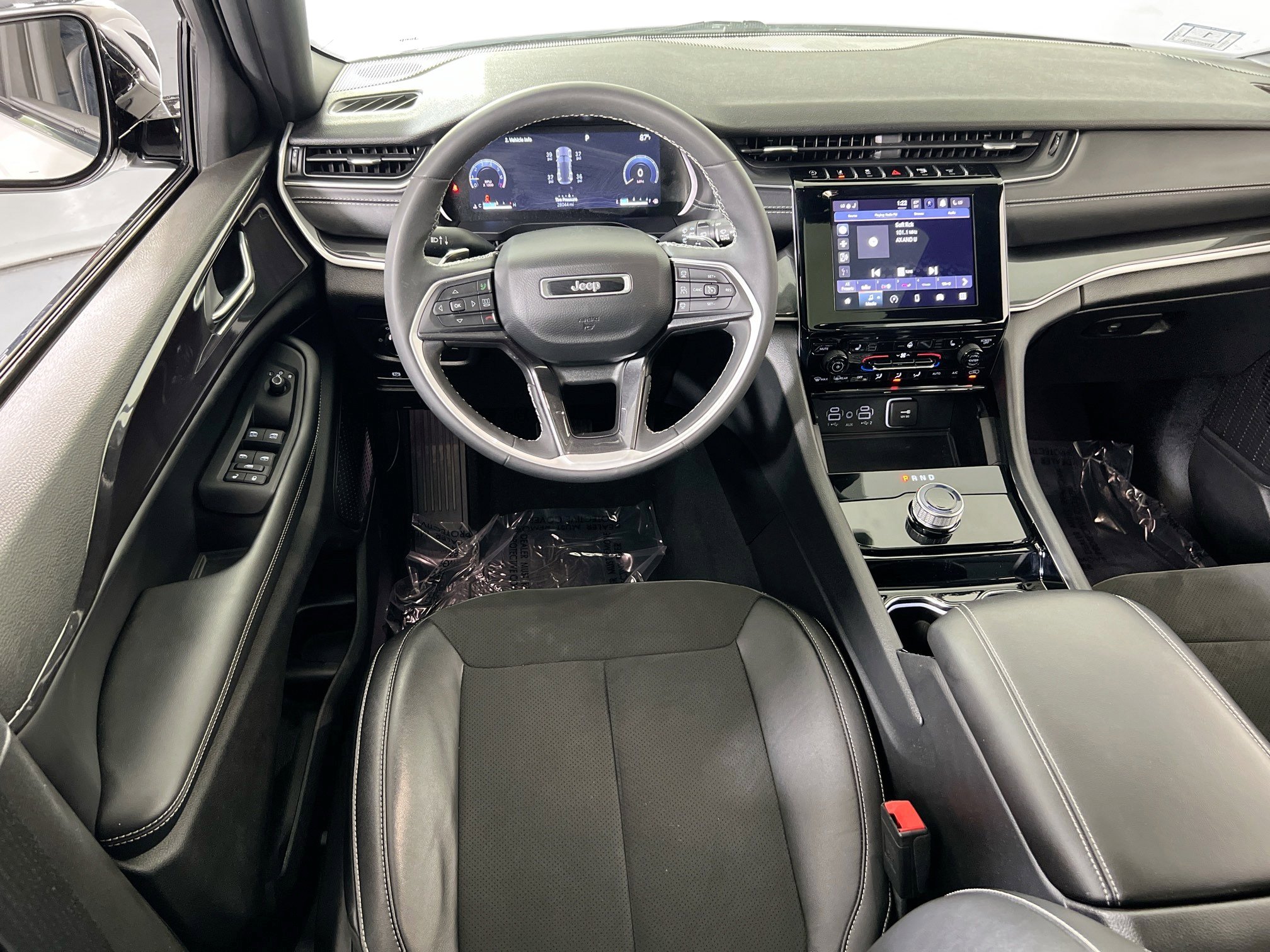 Used 2023 Jeep Grand Cherokee Altitude image 22