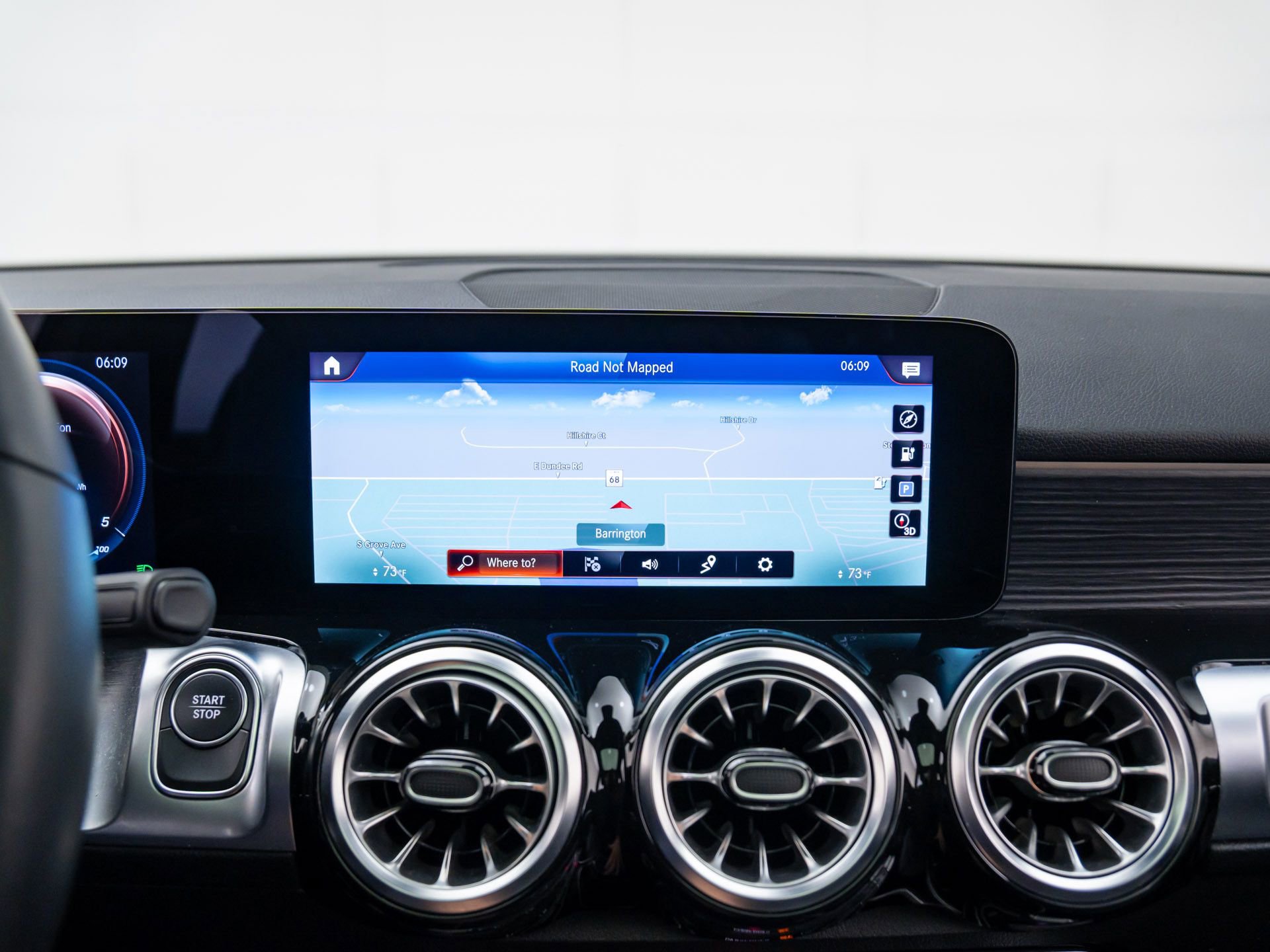 Used 2023 Mercedes-Benz EQB 300 4MATIC w/ Exclusive Package image 27