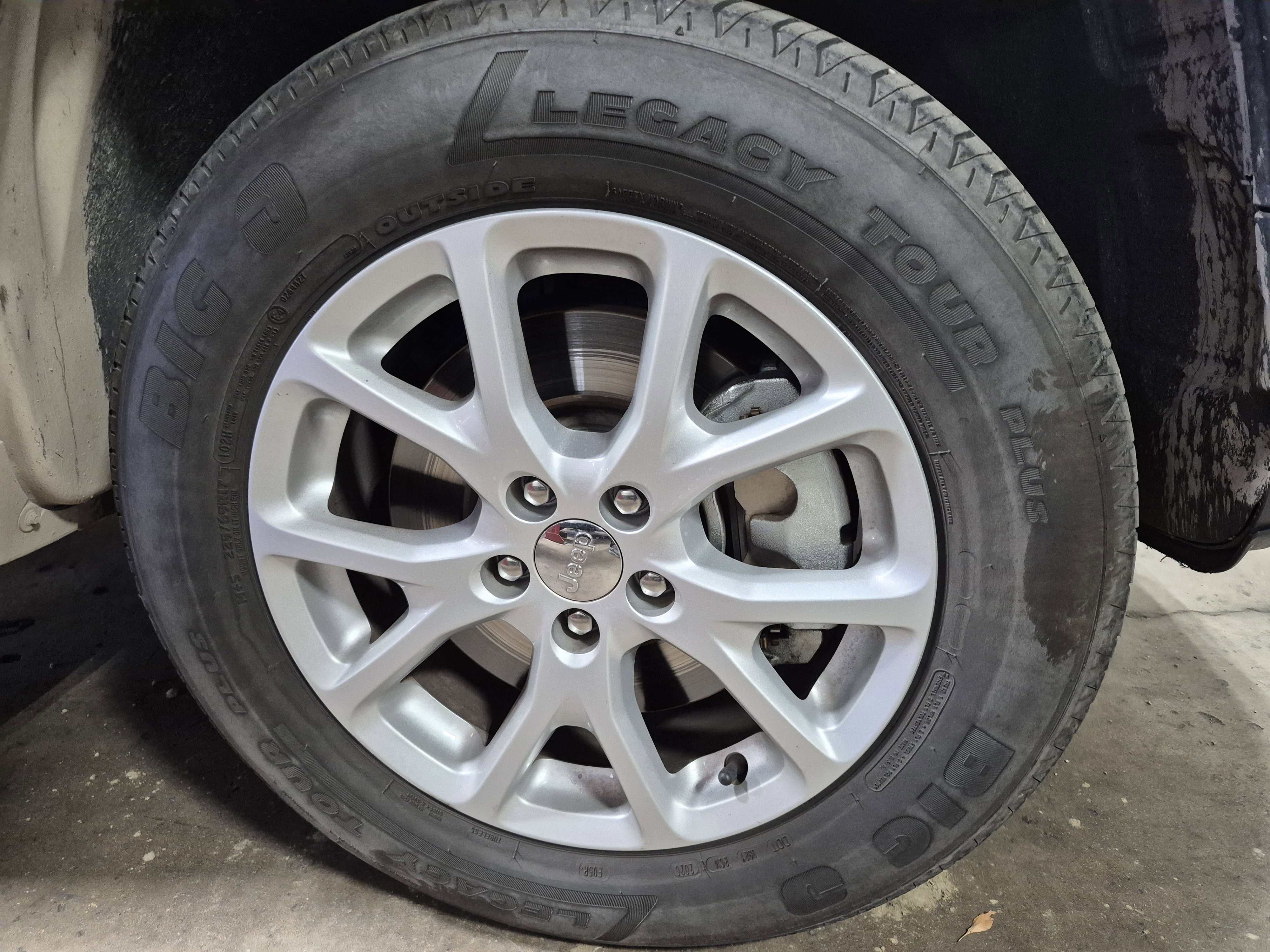 Used 2017 Jeep Cherokee Latitude w/ Comfort/Convenience Group image 26