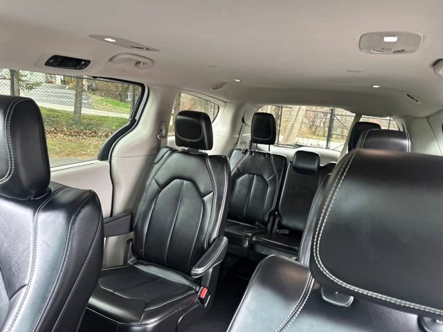 Used 2024 Chrysler Pacifica Touring-L image 30