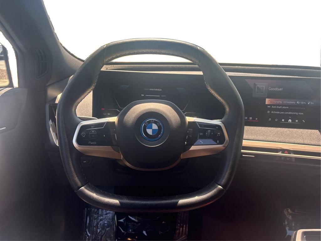 Used 2025 BMW iX xDrive50 w/ Premium Package AWD/4WD image 18