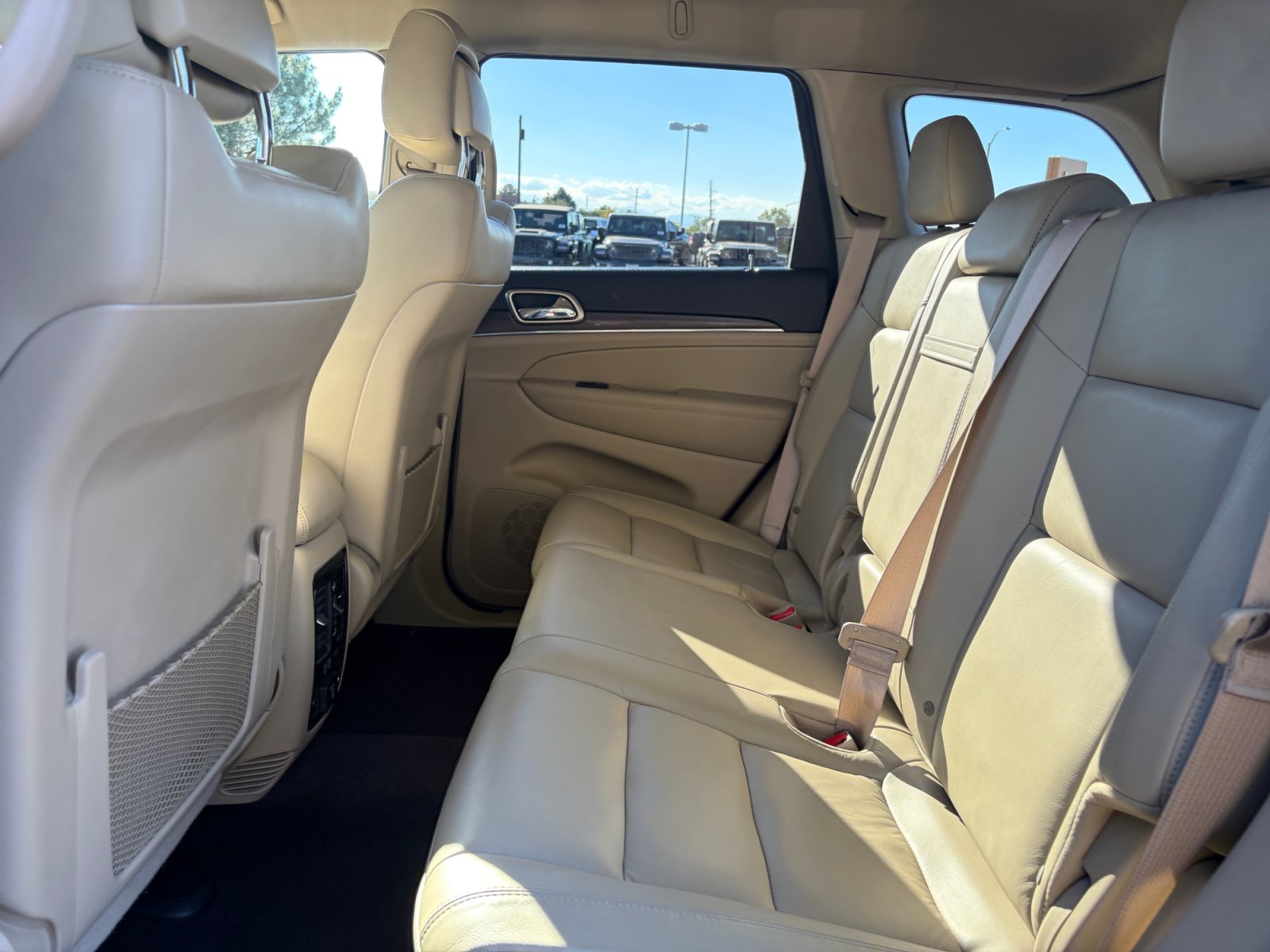 Used 2017 Jeep Grand Cherokee Limited AWD/4WD image 16