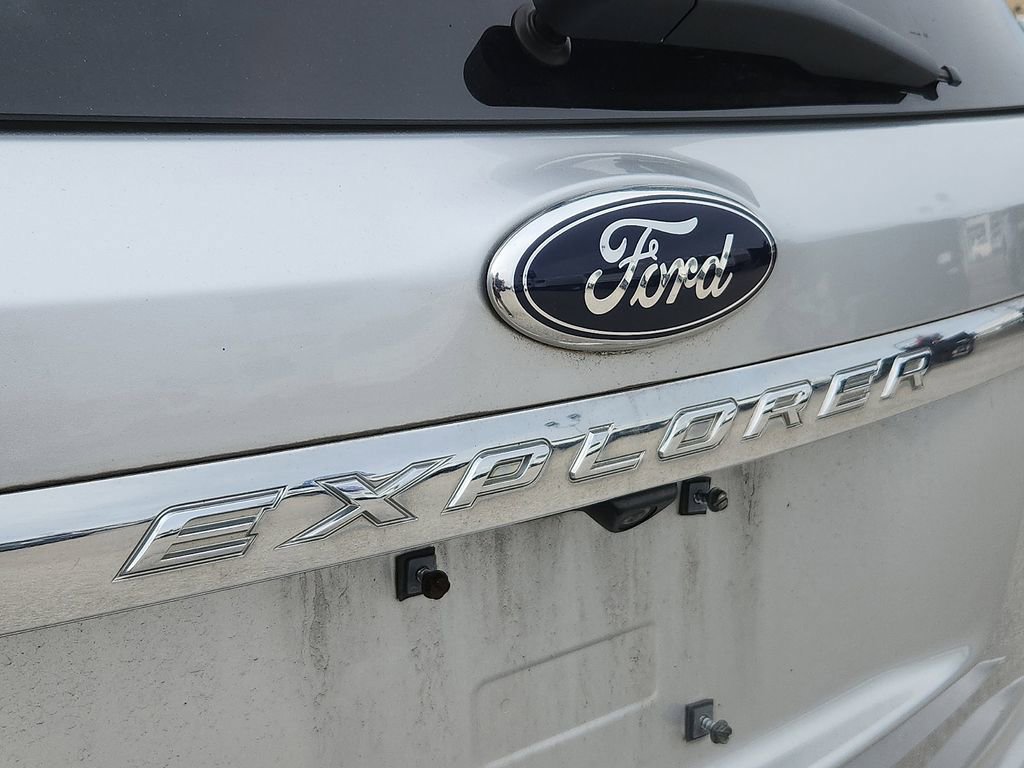 Used 2013 Ford Explorer XLT image 4