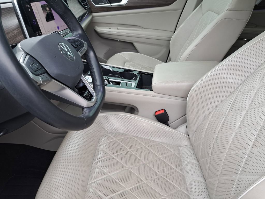 Used 2024 Volkswagen Atlas SEL Premium R-Line image 18