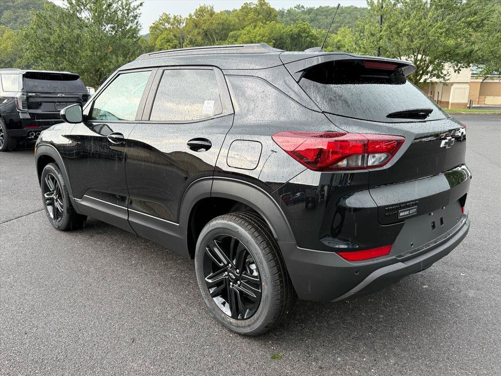 New 2026 Chevrolet TrailBlazer LT w/ Midnight Edition AWD/4WD image 3