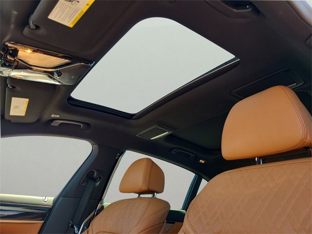 Used 2022 BMW 750i xDrive w/ Luxury Rear Seating Package image 20