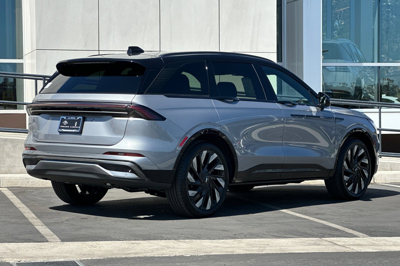 New 2025 Lincoln Nautilus Reserve w/ Jet Appearance Package image 3