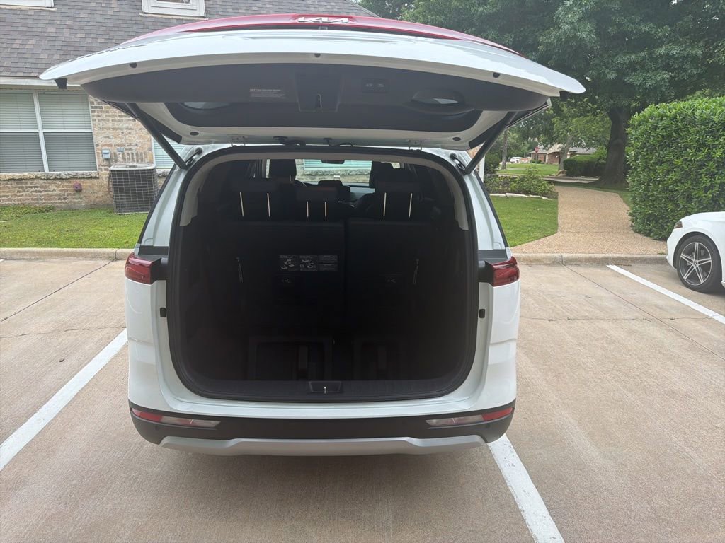 Used 2024 Kia Carnival EX FWD image 14