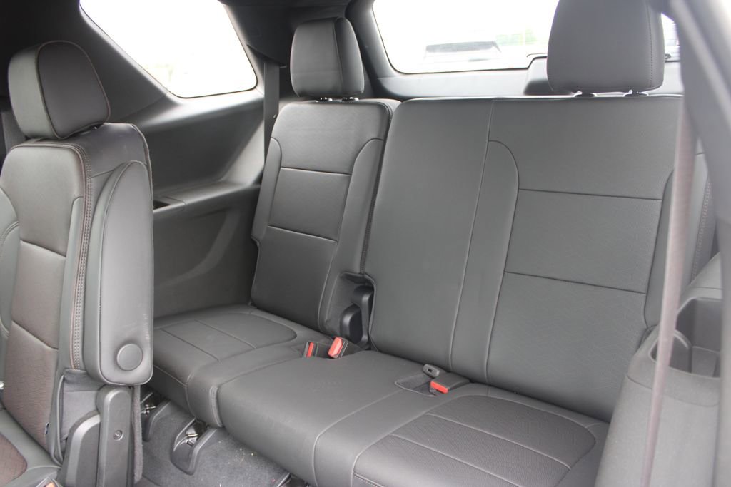 Used 2023 Chevrolet Traverse High Country AWD/4WD image 21