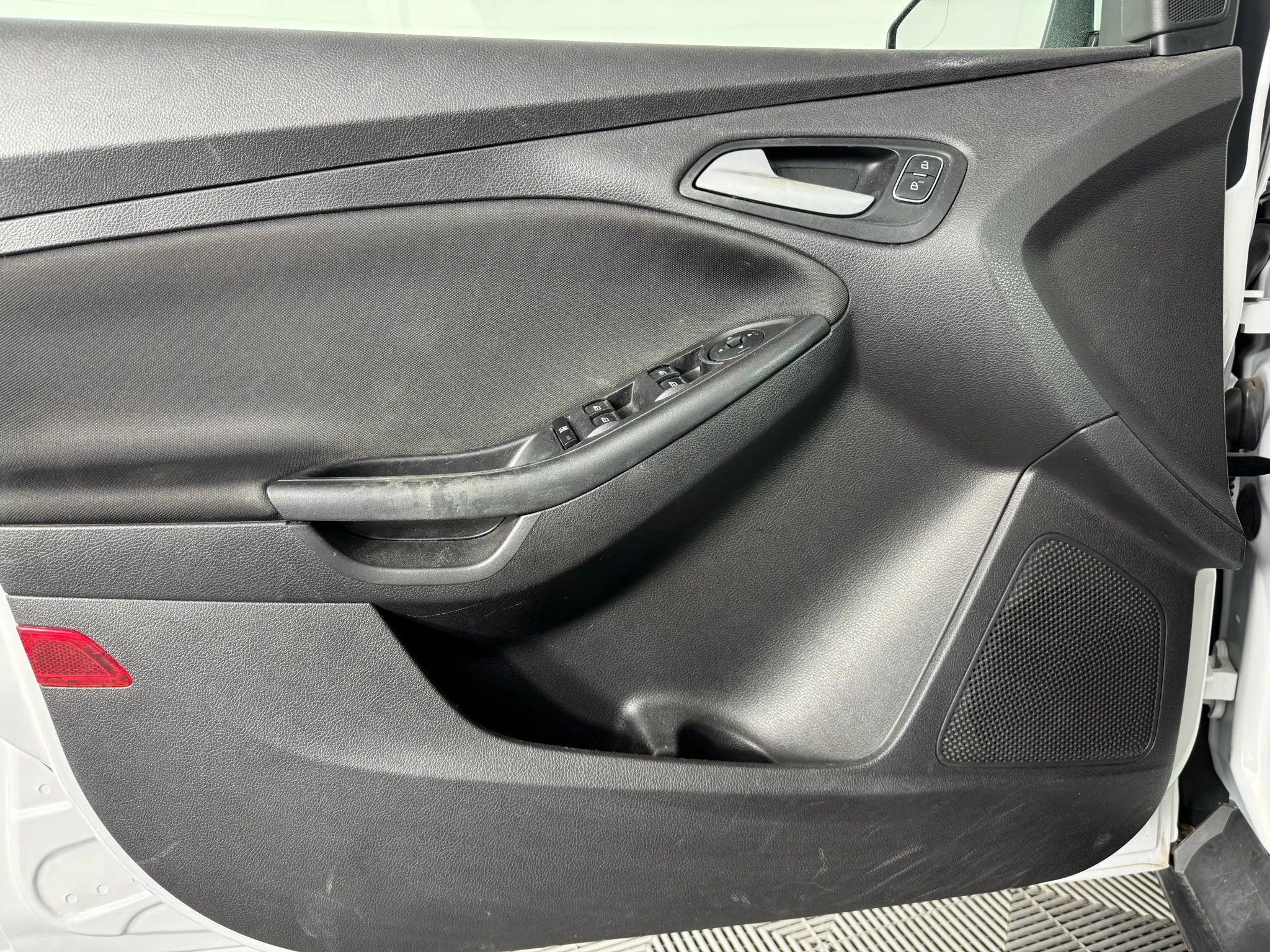 Used 2015 Ford Focus SE image 35