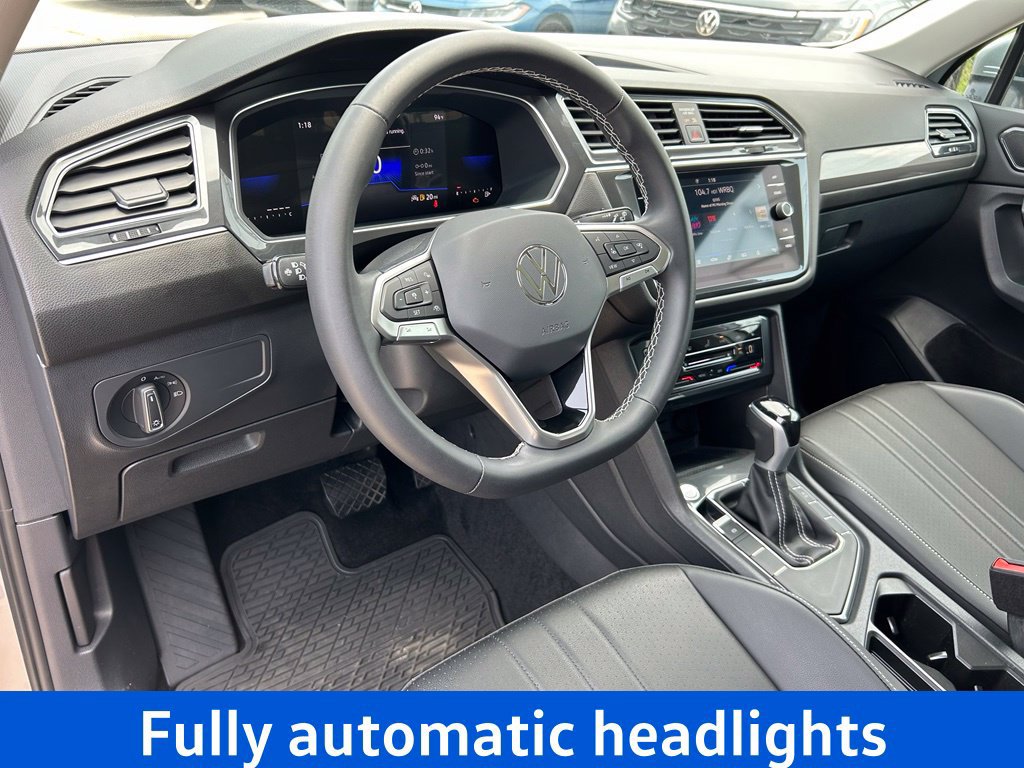 Certified 2023 Volkswagen Tiguan SE w/ Panoramic Sunroof Package FWD image 19