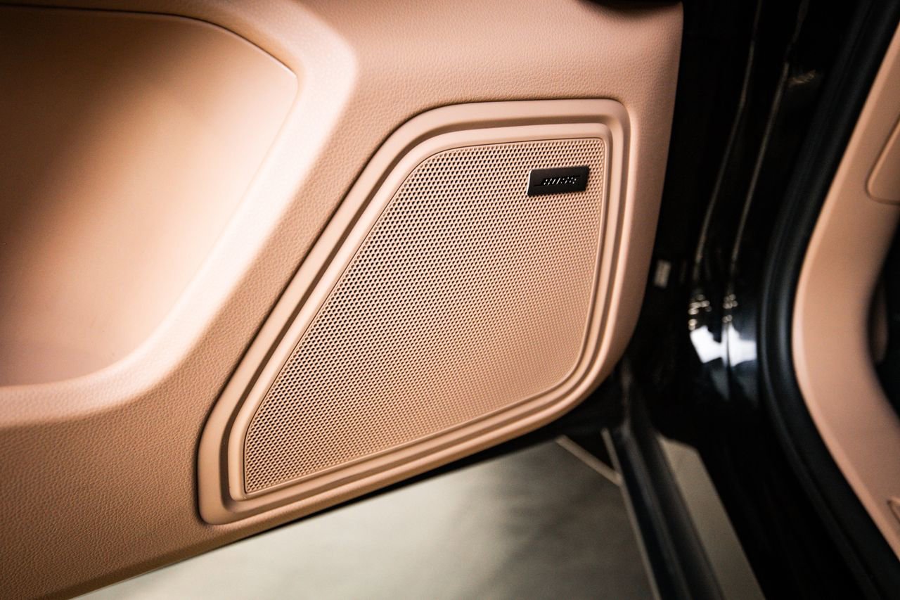 Certified 2025 Porsche Macan AWD/4WD image 21