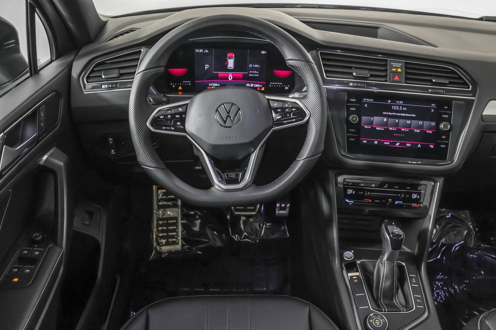 Used 2022 Volkswagen Tiguan SE R-Line image 36